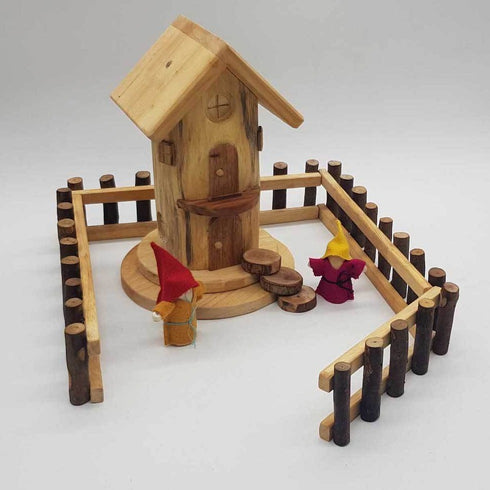 QTOYS - Gnome Play House With 2 Gnomes